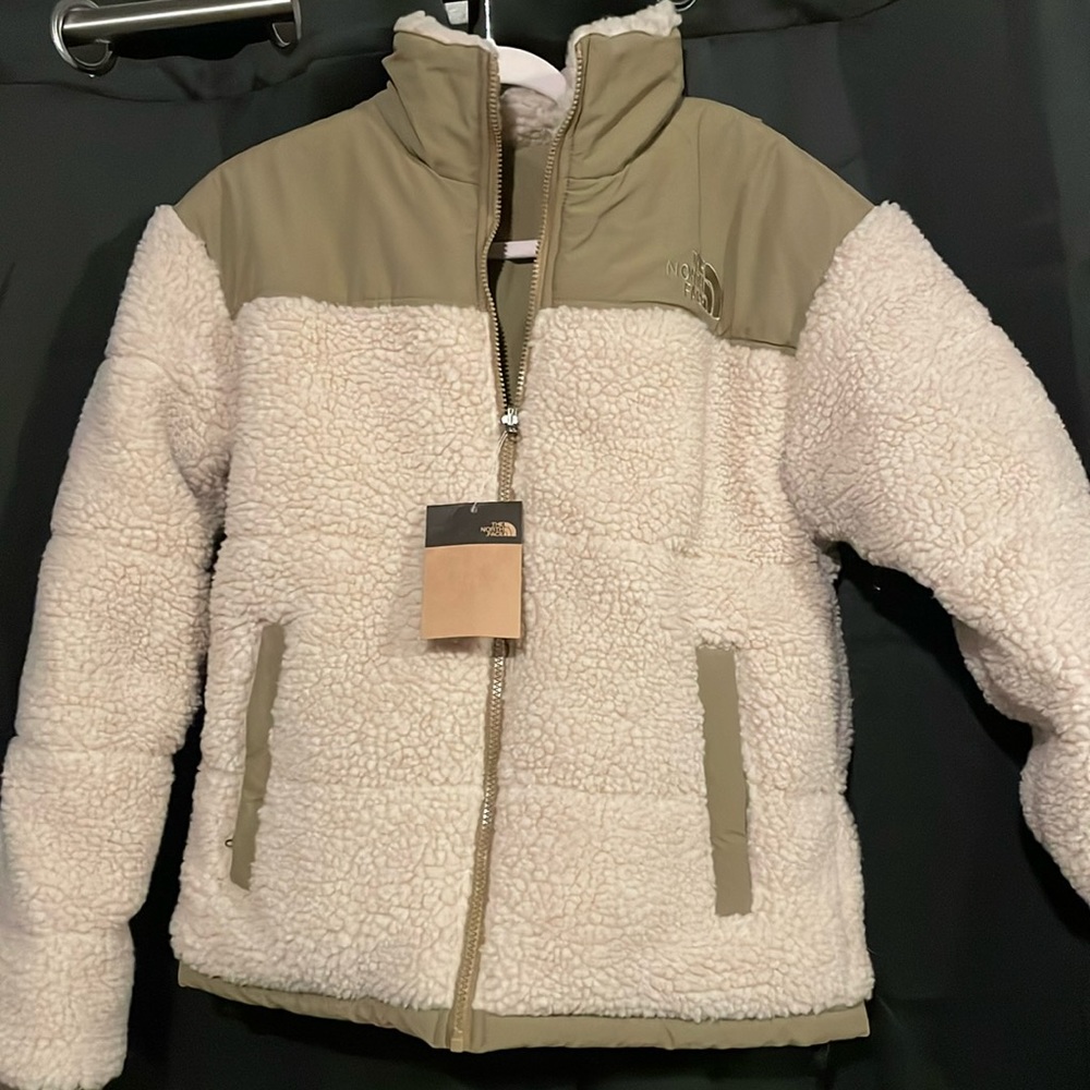 NWT North Face puffer